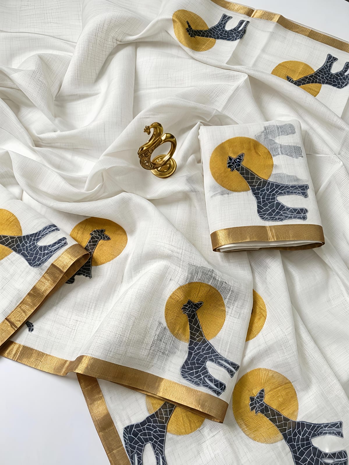 *Elegant Linen-Cotton Saree with Giraffe Design*